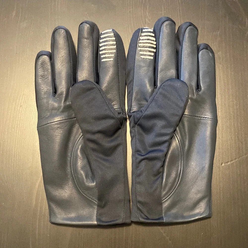 New Nike Gloves with Touchscreen Fingers